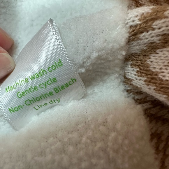 Vera Bradley Women Zigzag Chevron Knit Pom Pom Beanie Hat Tan White Warm Winter - Picture 7 of 7